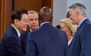 李, G7 두번째 확대세션…트럼프와 나란히 입장