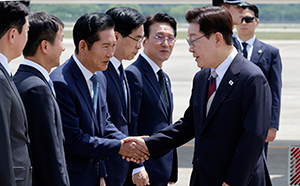 李대통령, 9박10일 첫 유럽 순방 마치고 귀국
