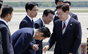 정청래, 90도 인사…李대통령 "수고했습니다"