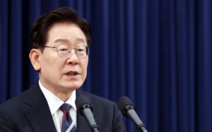 李 "트럼프, 김정은과 대화할 생각 있어"