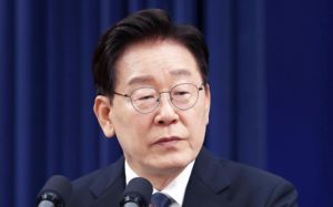 李, 與 당권경쟁에 "원수 싸우듯 하지말라"