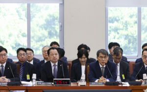 "사무 지원 의무화"…선관위 자체 개혁안 제출