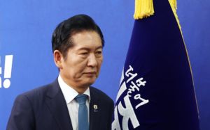 "李 지킬 사람은 나"…정청래, 당대표직 사퇴