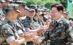 李 "징집병 최소화…모병 통한 군 선택"