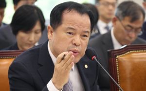 위철환, '재선거 주장 무책임' 발언 재차 사과