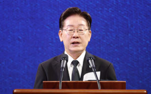 李 "강한 국방력으로 평화의 한반도 만들 것"