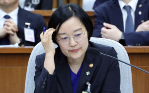 한성숙 청문회 이틀째…'오피스텔 헐값 매각' 공방