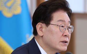 李 "공직자 설득으로 CEO 결단…칭찬 받아야"