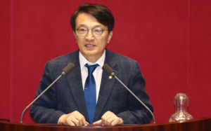 與 의원들, 유시민 '재건축론'에 공개 반박
