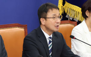 與, 보완수사권 폐지 집중…처리 시점 미지수