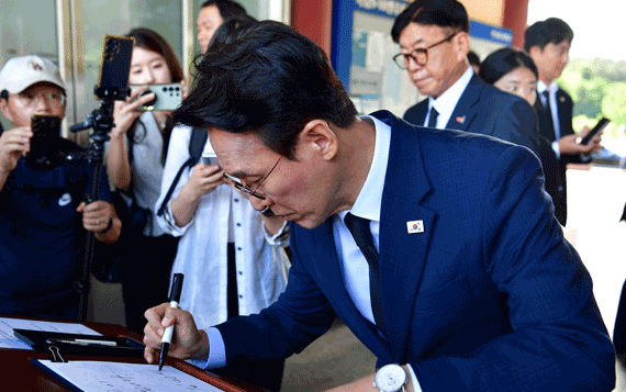 金 "자기정치로 당 혼선…대표 교체 결단을"