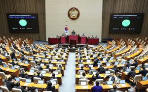 여 "정통망법, 허위정보 방지" 야 "입틀막법"