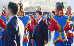 李, 울란바타르 도착…오늘 몽골과 정상회담