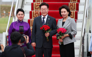 李, 서울공항 도착…나토·몽골 순방 마무리