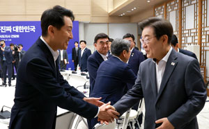 李 주재 국무회의, 吳 배석…부동산 언급 주목