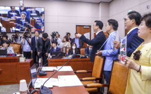 與 "원구성 발목잡기" 野 "입법 폭주 견제"