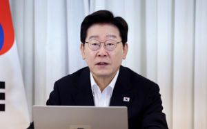 李 "유가 안정시까지 석유 최고가격제 유지"