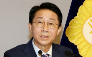 국회의장 "현직 대통령 연임, 국민의 선택"