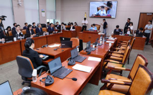 '보완수사권 폐지·패트 단축' 與주도 법사위 통과