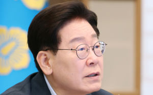 李, 무안군에 "광주 군공항 이전 협력해야"
