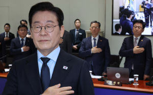 李, 정성호에게 "잘 버티세요"…'사의' 만류한 듯