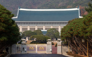 靑 "4년 중임제가 국민 수용성 가장 높아"