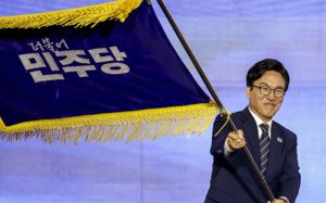 김민석, 5·18묘지 참배…당청 밀착 행보 시작