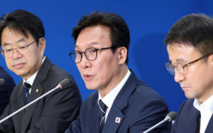 與, 조희대 사퇴 압박…"전국에 현수막 걸 것"