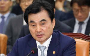 국방장관 "북 핵무기, 보통 80~120개로 추정"