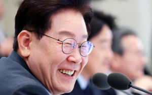 李, 패스트트랙 단축에 "일처리 빨라져 기뻐"