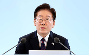 李지지율 38.9%…靑 "민생·경제 성과 최선"
