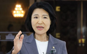 與 "이진숙, 윤리특위 구성 즉시 징계 조치"
