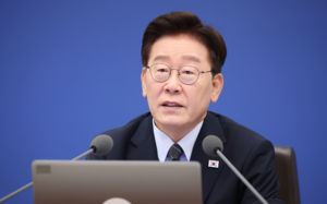 李 "취임 때와 상전벽해…성장률 아직 갈길 멀다"