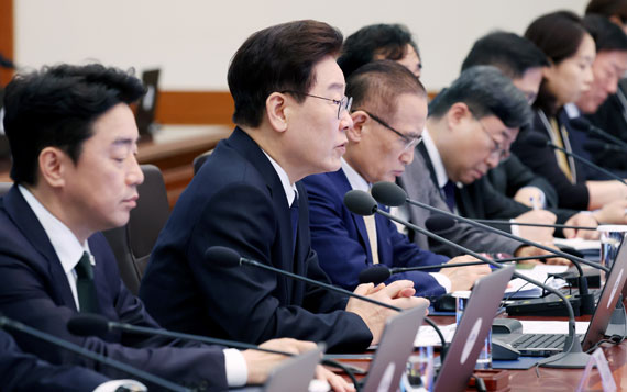 이 대통령 국정 지지율 43%…취임 후 최저