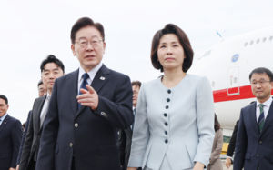 李, 서울공항 도착…3박5일 프랑스 순방 종료