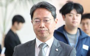 靑 인사시스템 도마 위…與내서도 우려 제기