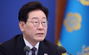 李 "더 낮은 자세로 국정 세밀히 다듬을 것"