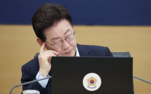 강훈식 사의 표명…李, 순방 뒤 수리 여부 고심