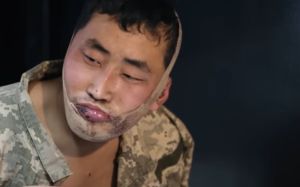 북한군 포로 2명 韓송환 확인…北 반응 주목