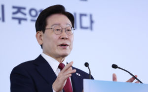 李 "제 임기 2030년 6월2일 넘기는 일 없어"