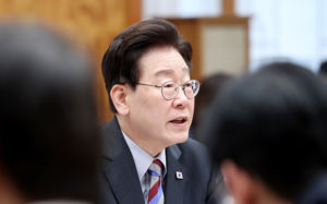 이 대통령 "광주 군공항 이전, 최대한 당겨라"