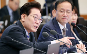 靑 "조국, 과거엔 보완수사 인정 입장 밝혀"
