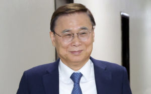 "'美, 국정원장 입국거부' 허위…법적 조치"