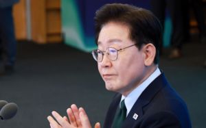 극초음속 활공비행체 시험 성공…대통령 참관