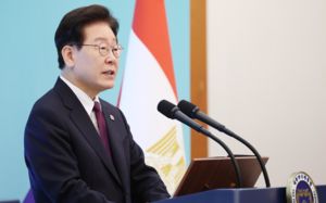 李 "큰자리 요구하다 안 되니 내부 공격"