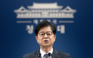 靑 "李, SNS 정치 아냐…국민과 진정한 소통"
