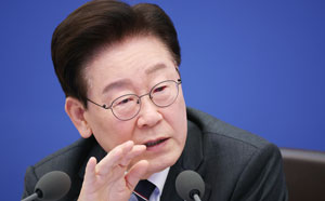 李대통령 국정지지율 35.2%…2주 연속 하락