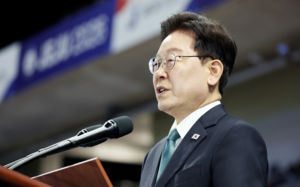 李 "소방관 헌신에 예우·보상 충분치 못해"