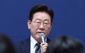 李 "주식 조정 불가피…韓, 여전히 저평가"