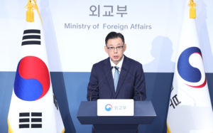 우크라 대사 귀국 열흘만에 공관원 절반 철수